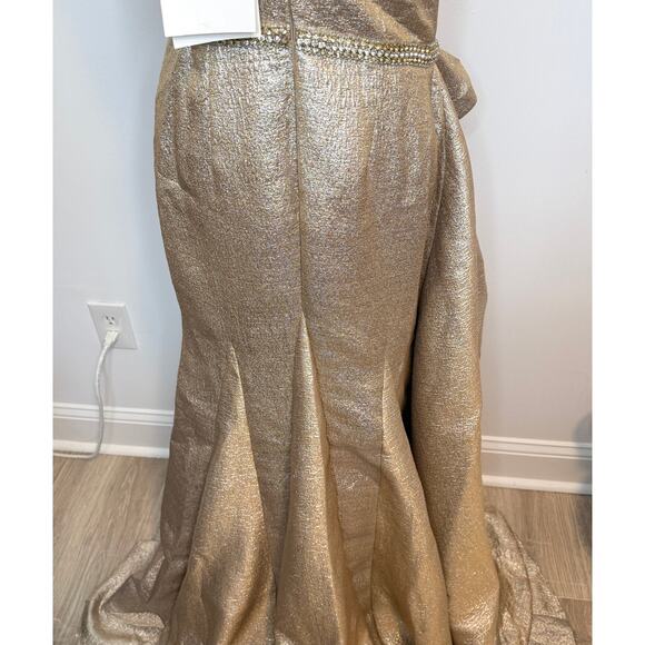 Mac Duggal One Shoulder Metallic Ruffled Evening Gown In Oyster 66975 Size 8 New - Picture 11 of 16